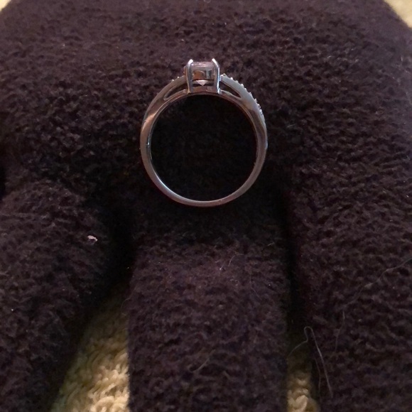 Ring - Picture 3 of 3